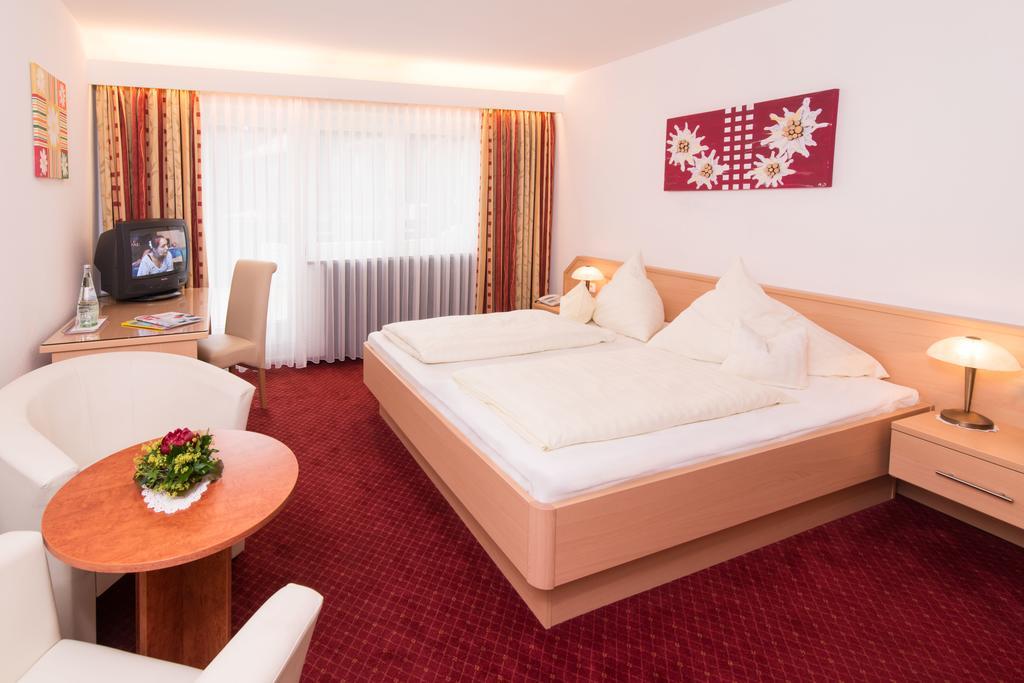 אוברסטדורף Hotel Garni Regina מראה חיצוני תמונה